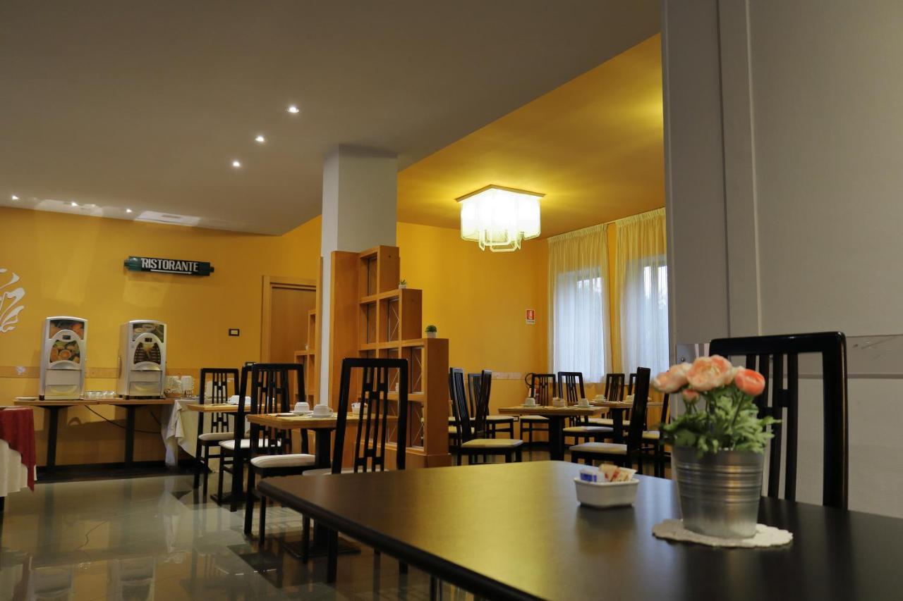 Hotel Romanisio Fossano Exterior photo