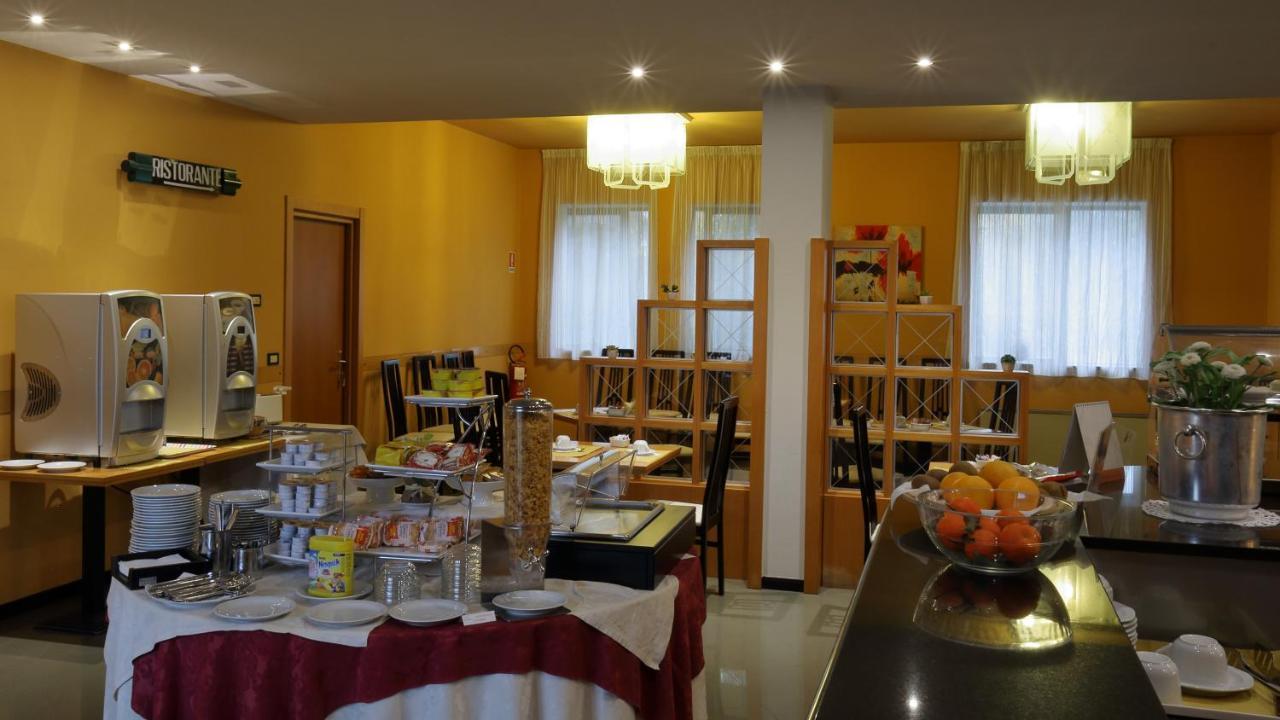 Hotel Romanisio Fossano Exterior photo